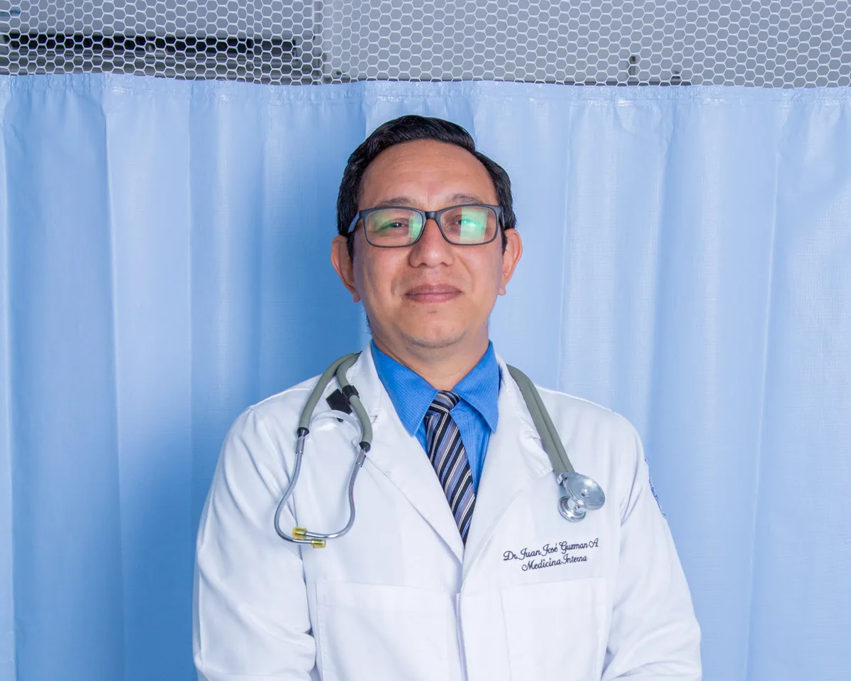 Dr. Juan Anzora, medicina interna y cuidados paliativos de OncoCare