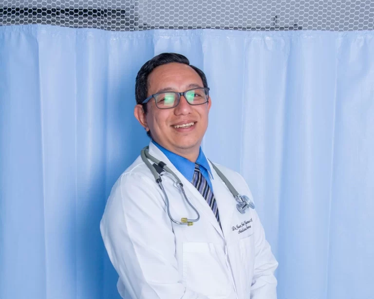 Dr. Juan Anzora, medicina interna y cuidados paliativos de OncoCare